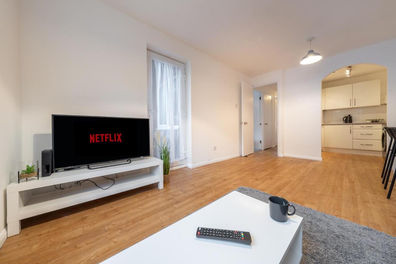 Luxury 2 Bed Apartment Stansted Airport Bishops Stortford ビショップス・ストートフォード エクステリア 写真