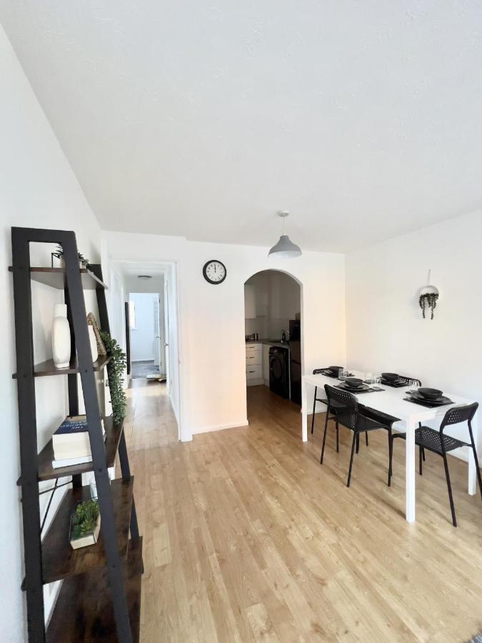 Luxury 2 Bed Apartment Stansted Airport Bishops Stortford ビショップス・ストートフォード エクステリア 写真