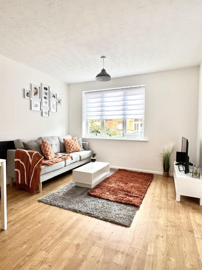 Luxury 2 Bed Apartment Stansted Airport Bishops Stortford ビショップス・ストートフォード エクステリア 写真