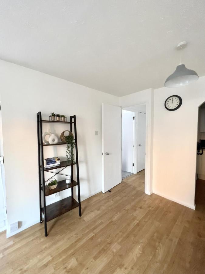 Luxury 2 Bed Apartment Stansted Airport Bishops Stortford ビショップス・ストートフォード エクステリア 写真